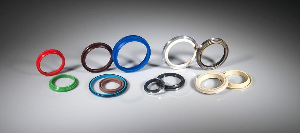 Hydraulic wiper seal position in a cylinder head